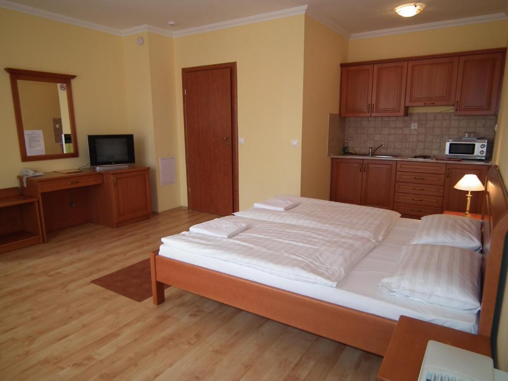 Hotel Jarja Hajduszoboszlo Phòng bức ảnh