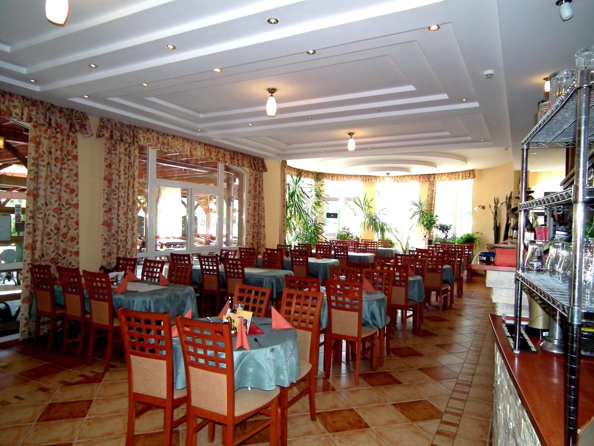 Hotel Jarja Hajduszoboszlo Ngoại thất bức ảnh