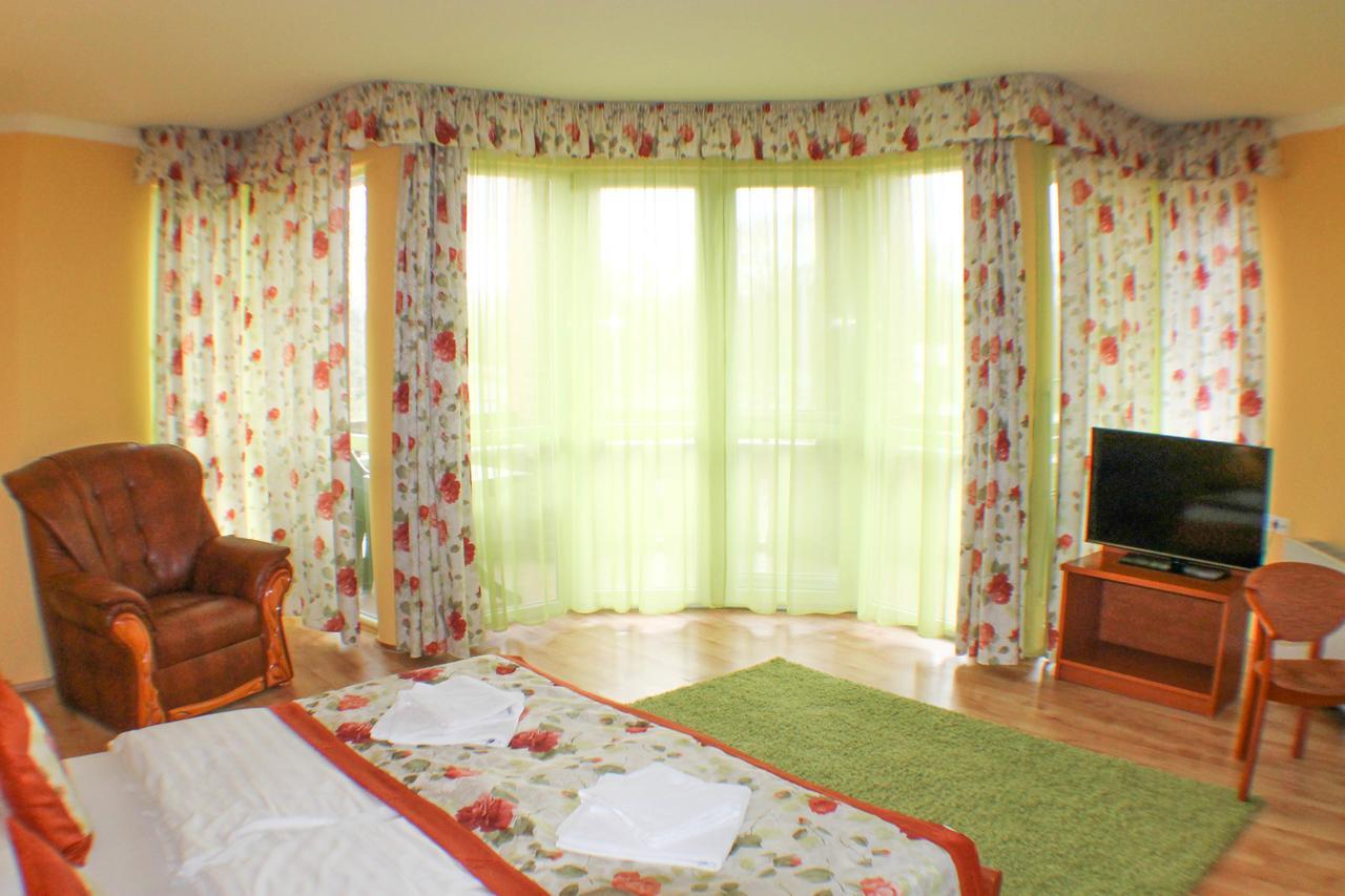 Hotel Jarja Hajduszoboszlo Ngoại thất bức ảnh