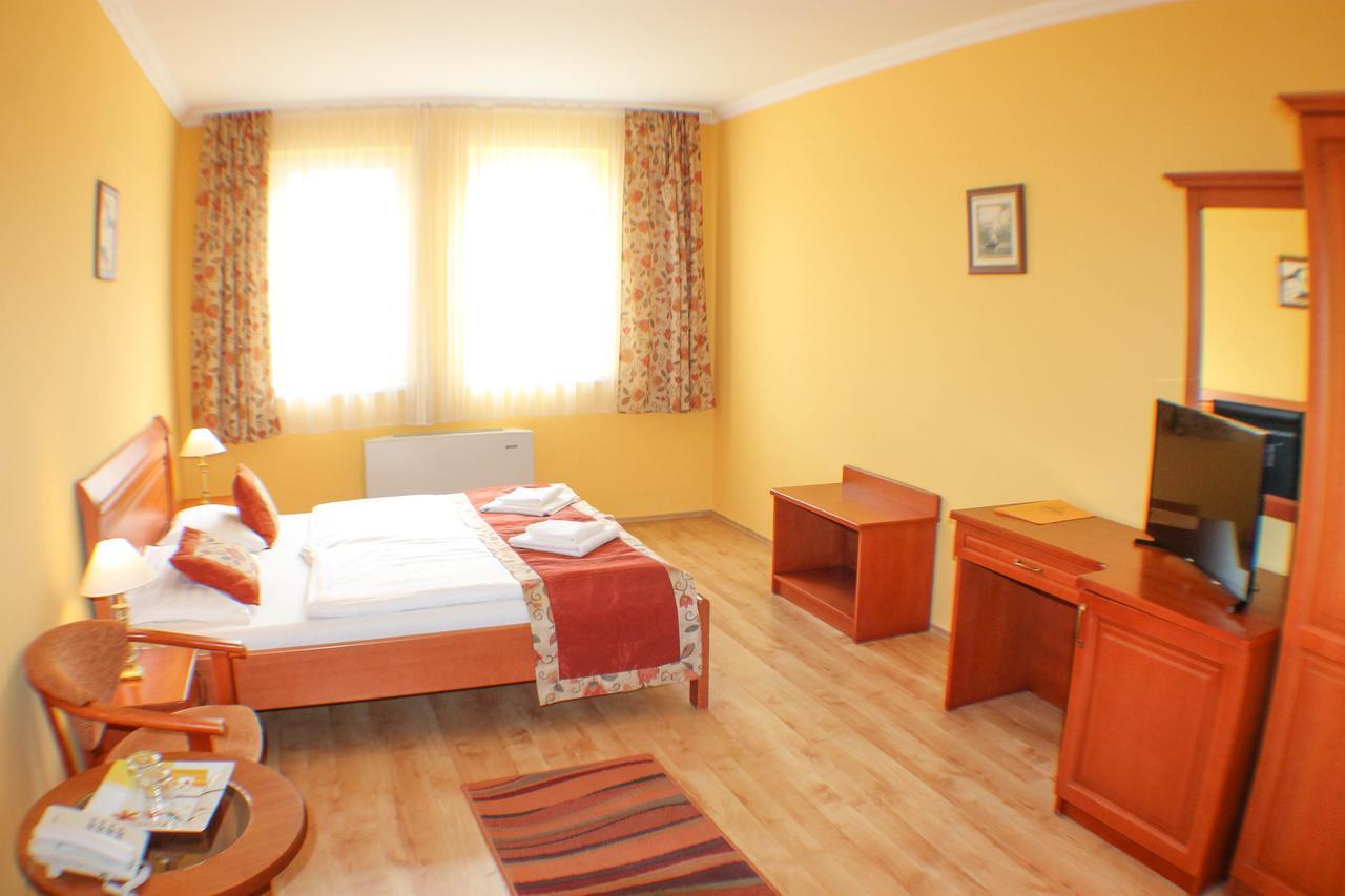 Hotel Jarja Hajduszoboszlo Ngoại thất bức ảnh
