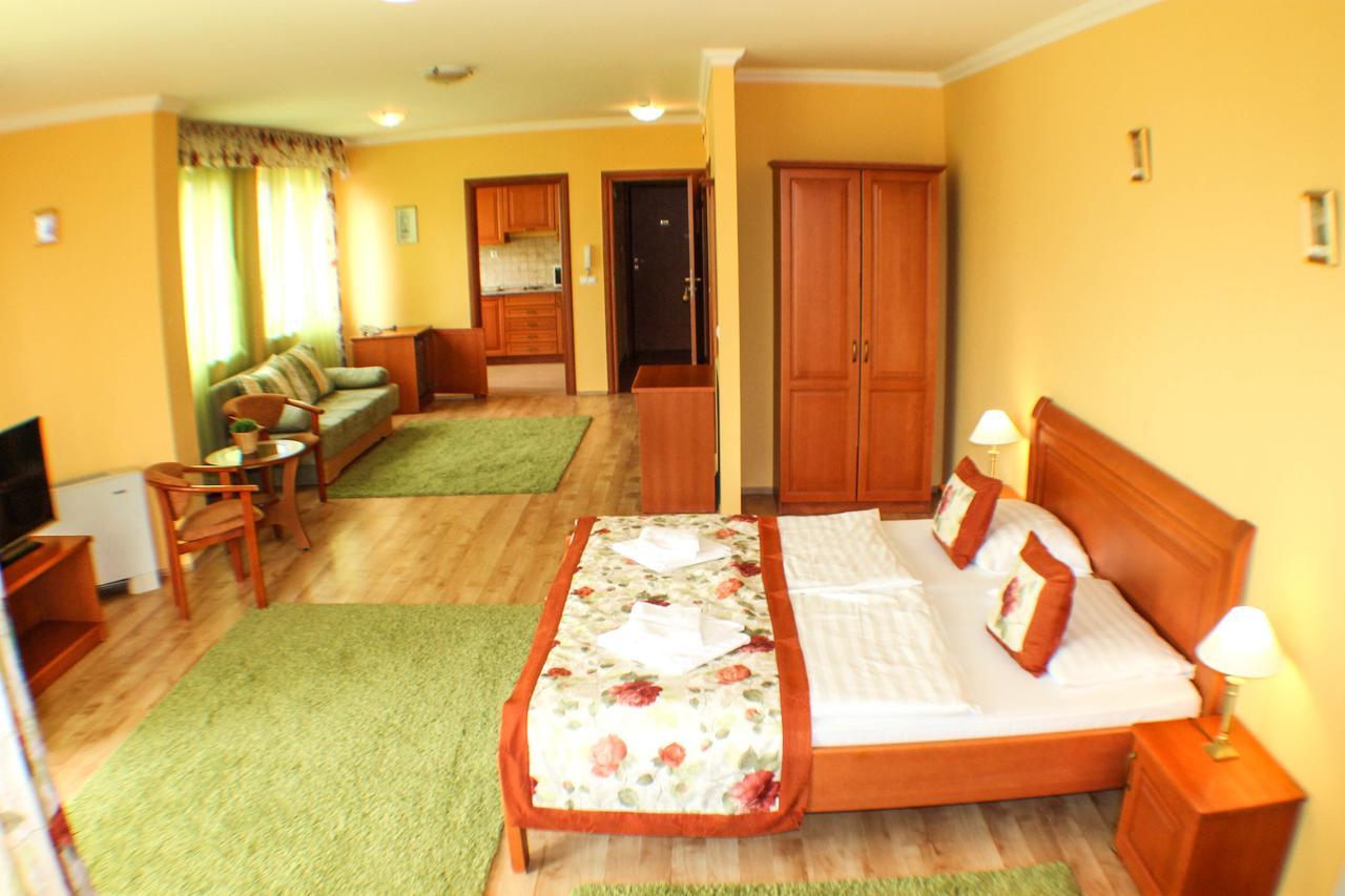 Hotel Jarja Hajduszoboszlo Ngoại thất bức ảnh