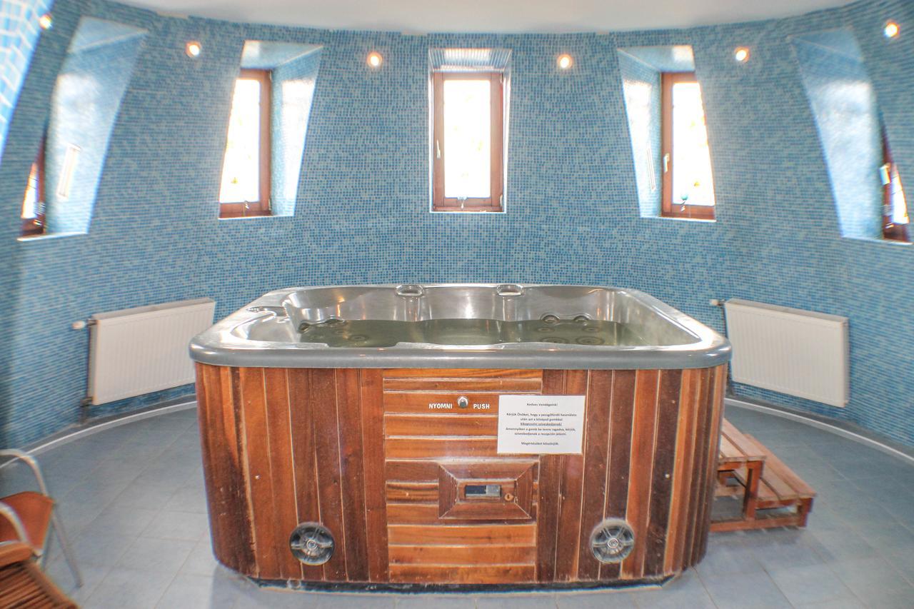 Hotel Jarja Hajduszoboszlo Ngoại thất bức ảnh