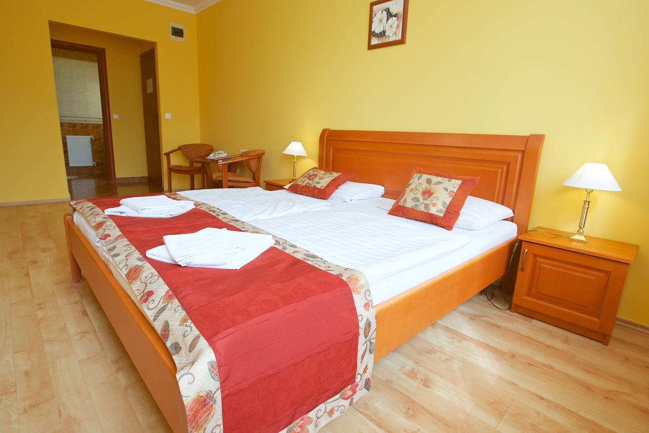 Hotel Jarja Hajduszoboszlo Ngoại thất bức ảnh