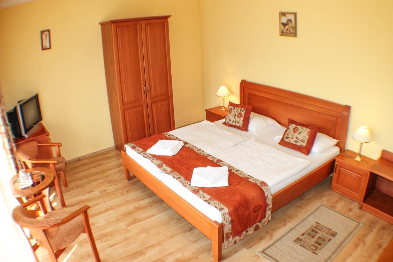 Hotel Jarja Hajduszoboszlo Ngoại thất bức ảnh