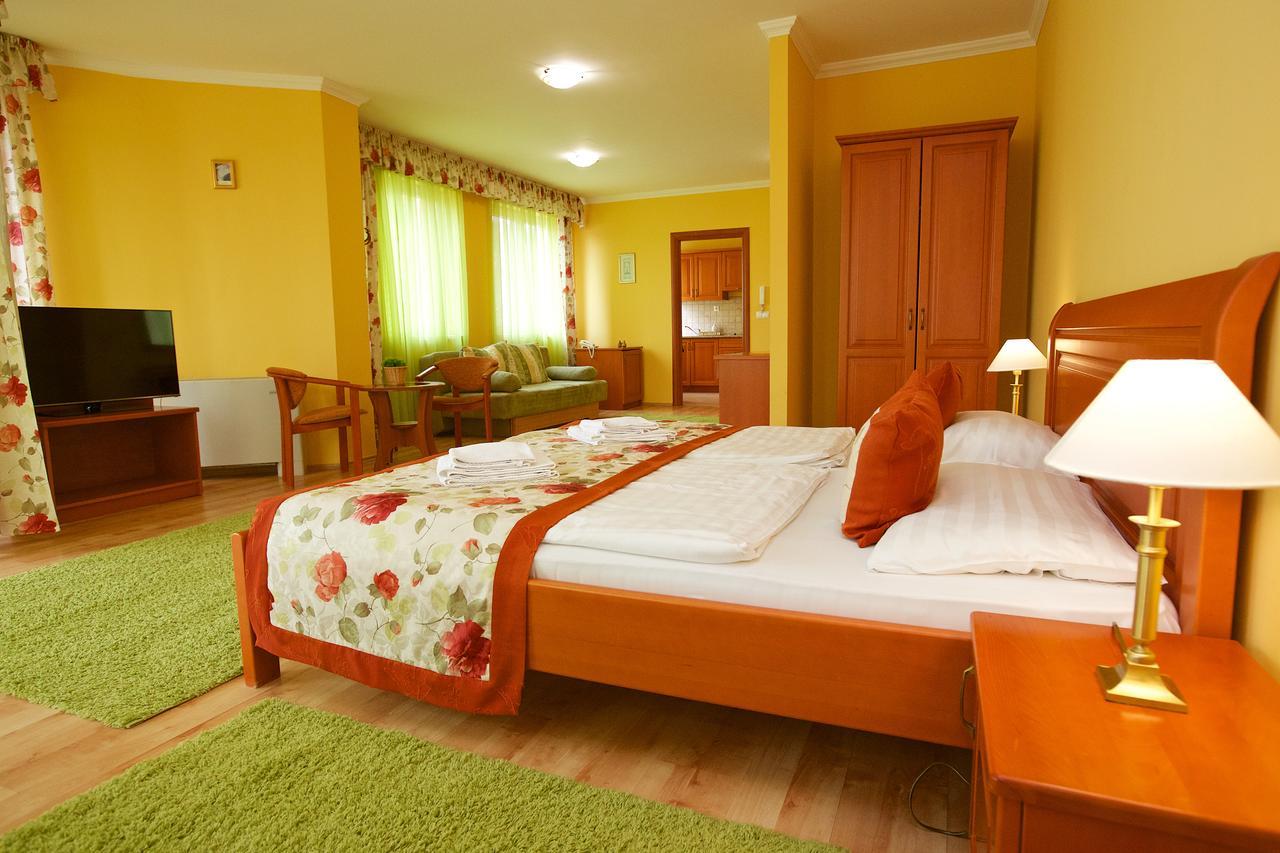Hotel Jarja Hajduszoboszlo Ngoại thất bức ảnh