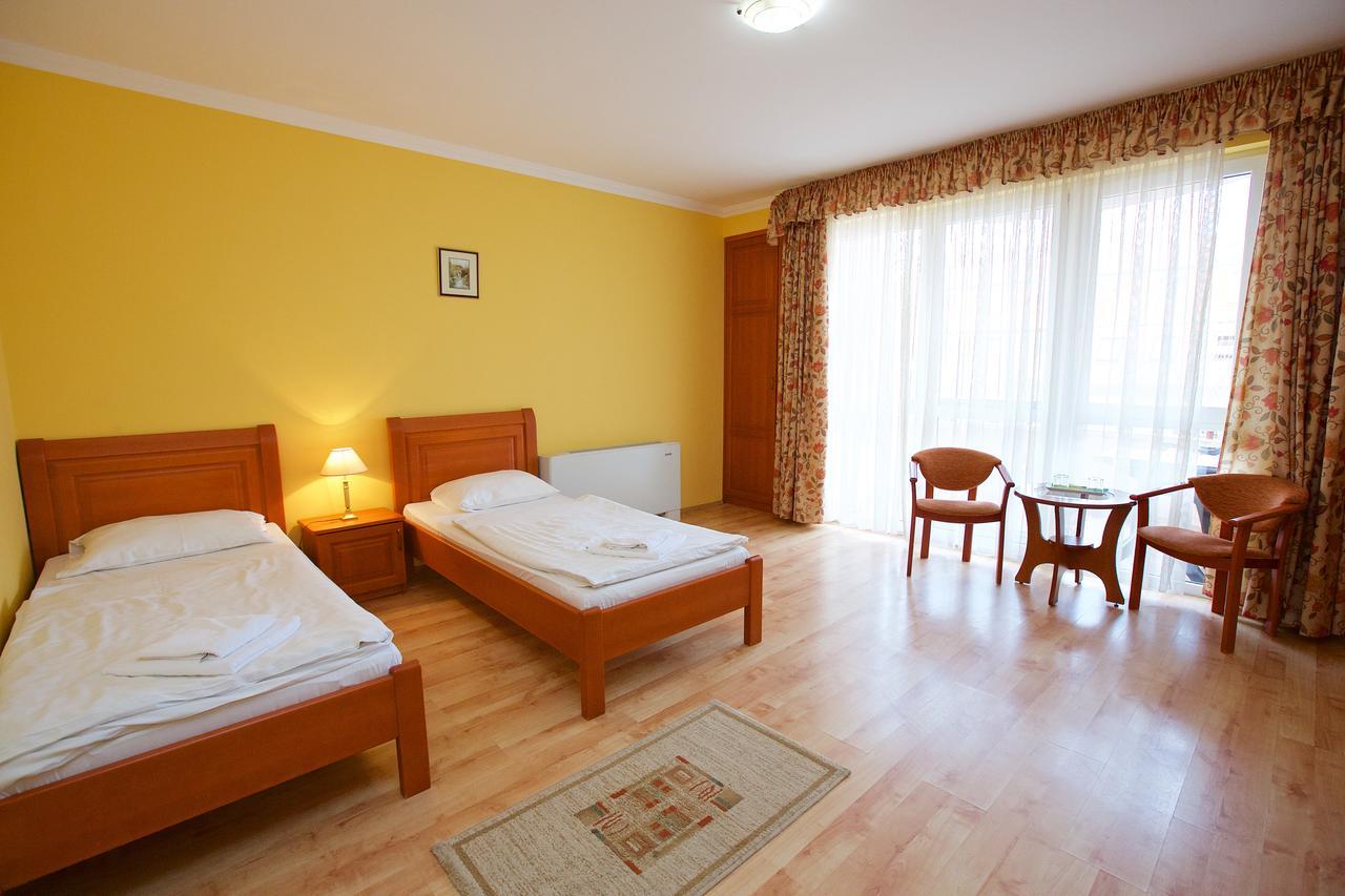 Hotel Jarja Hajduszoboszlo Ngoại thất bức ảnh