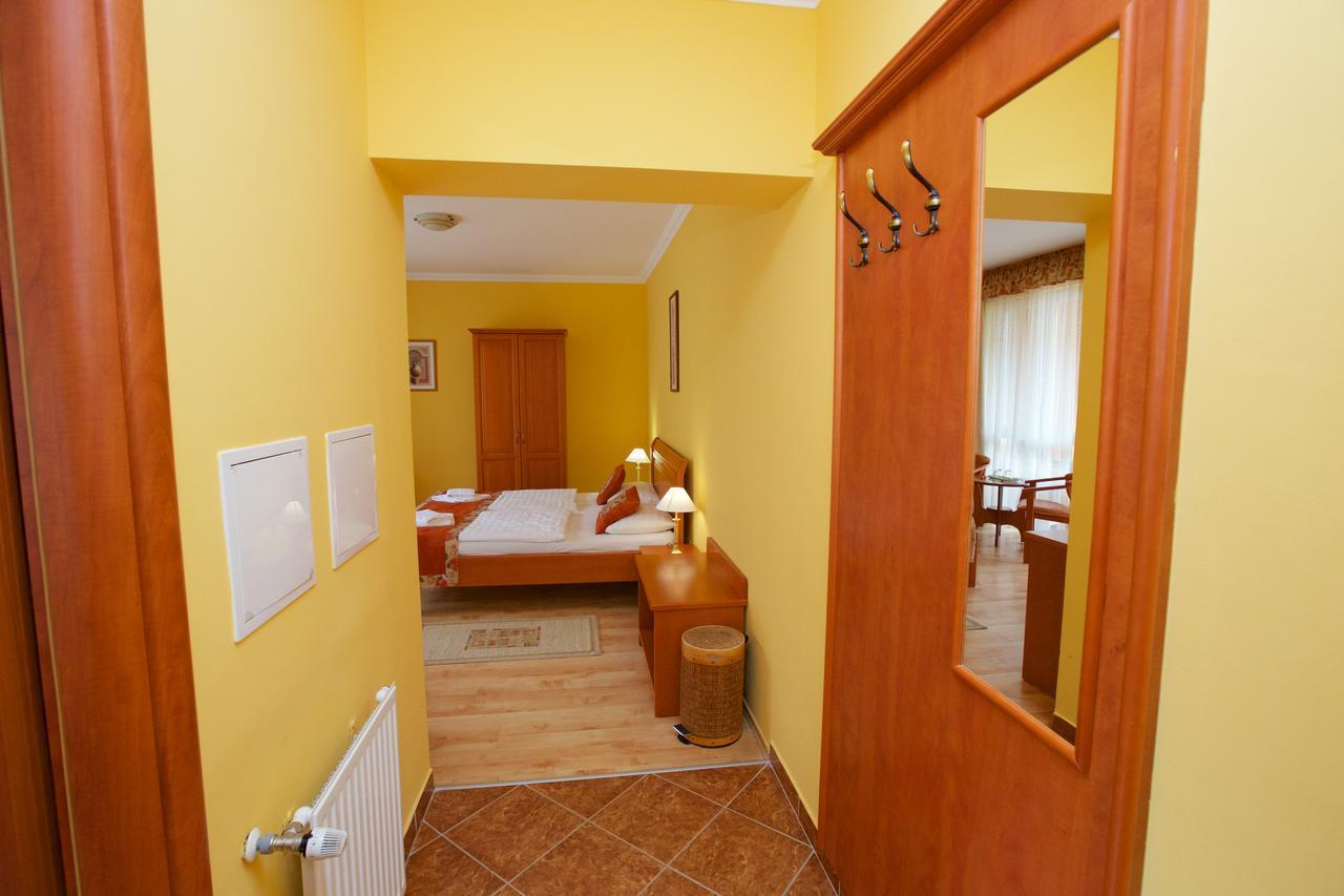 Hotel Jarja Hajduszoboszlo Ngoại thất bức ảnh