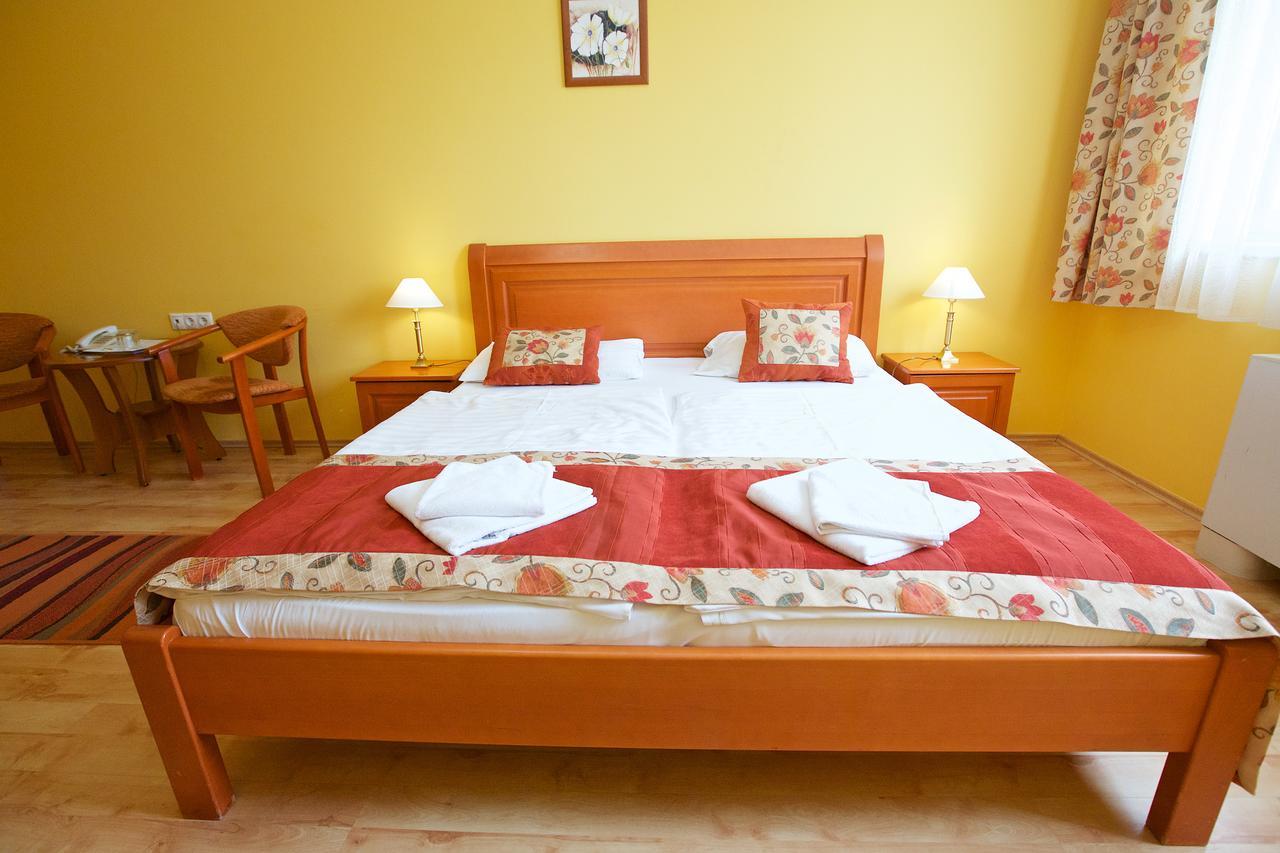 Hotel Jarja Hajduszoboszlo Ngoại thất bức ảnh