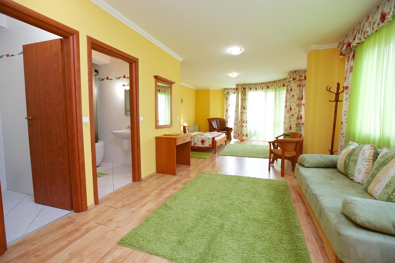 Hotel Jarja Hajduszoboszlo Ngoại thất bức ảnh