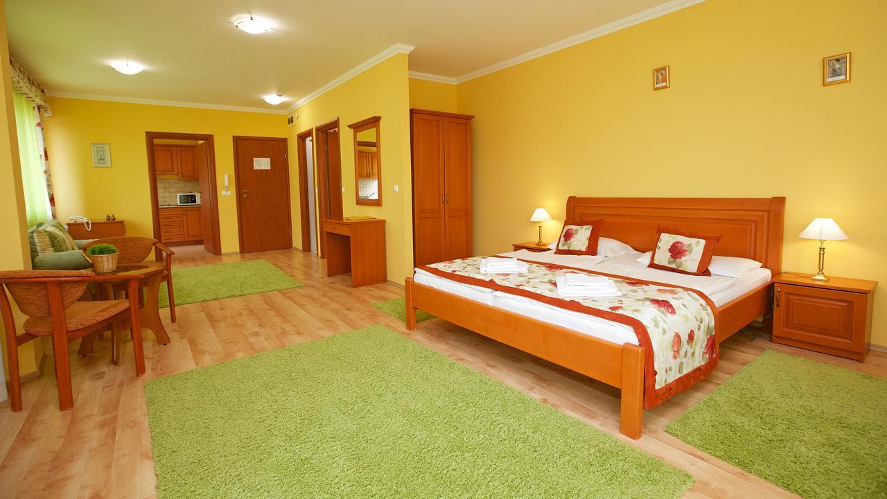 Hotel Jarja Hajduszoboszlo Ngoại thất bức ảnh