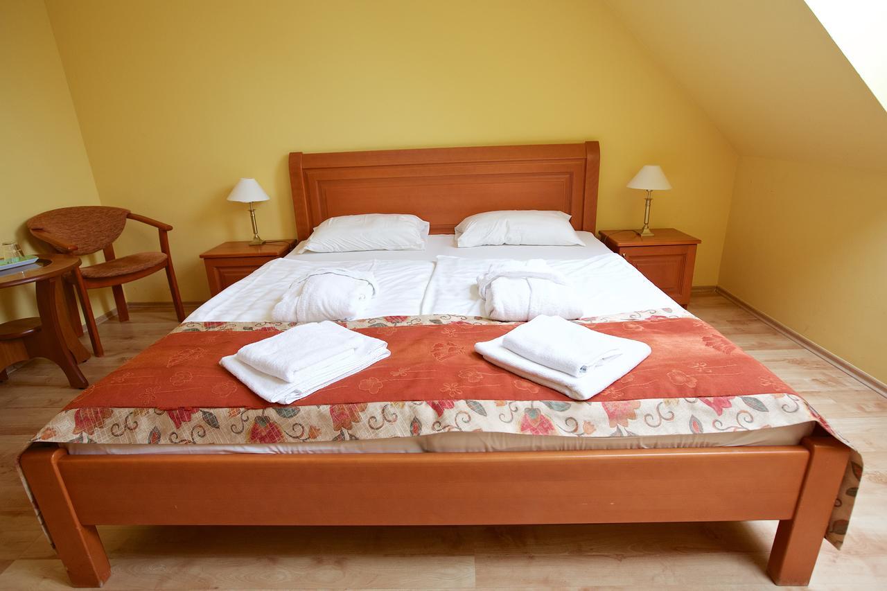 Hotel Jarja Hajduszoboszlo Ngoại thất bức ảnh