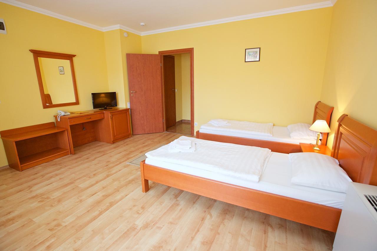 Hotel Jarja Hajduszoboszlo Ngoại thất bức ảnh