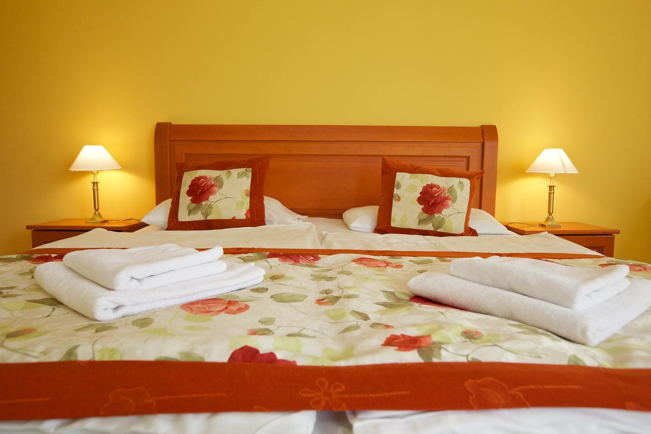 Hotel Jarja Hajduszoboszlo Ngoại thất bức ảnh