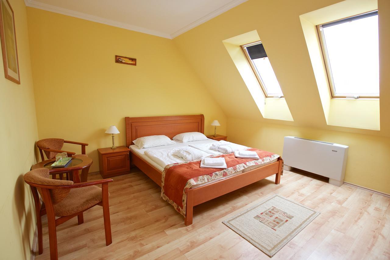 Hotel Jarja Hajduszoboszlo Ngoại thất bức ảnh